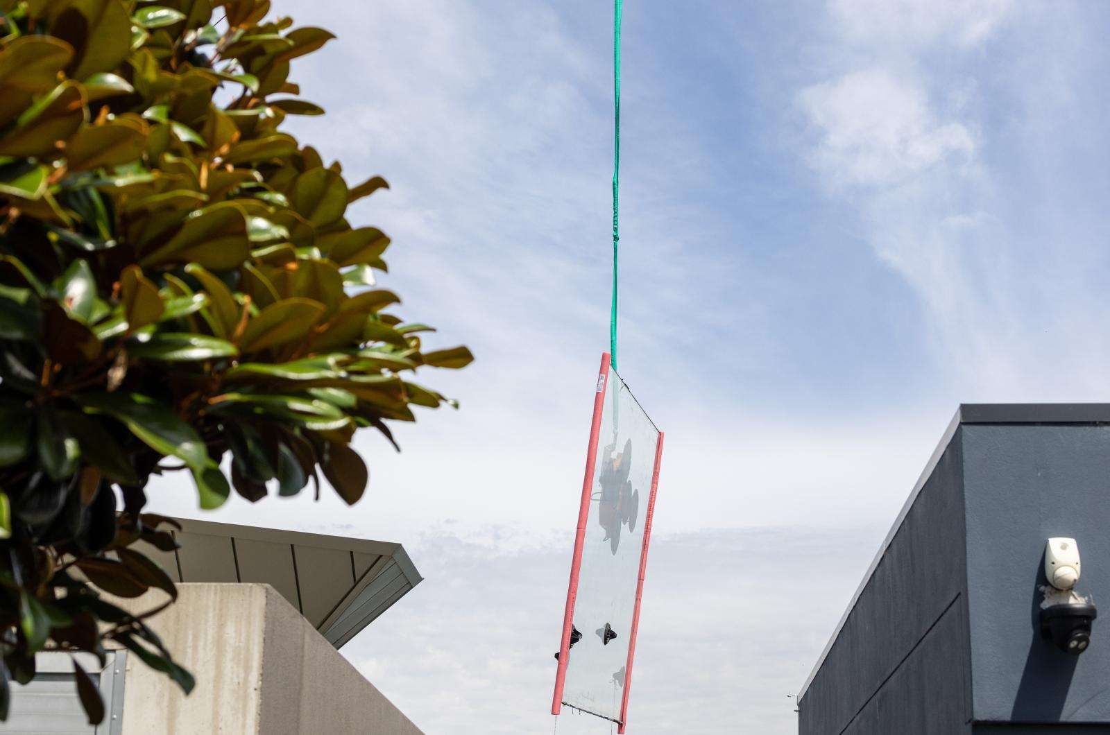 Spontaneous Breakage Express Glass